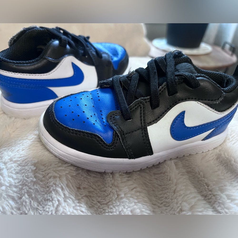 Nike Youth Royal Toe Jordan One Low Alternate Sz 9c